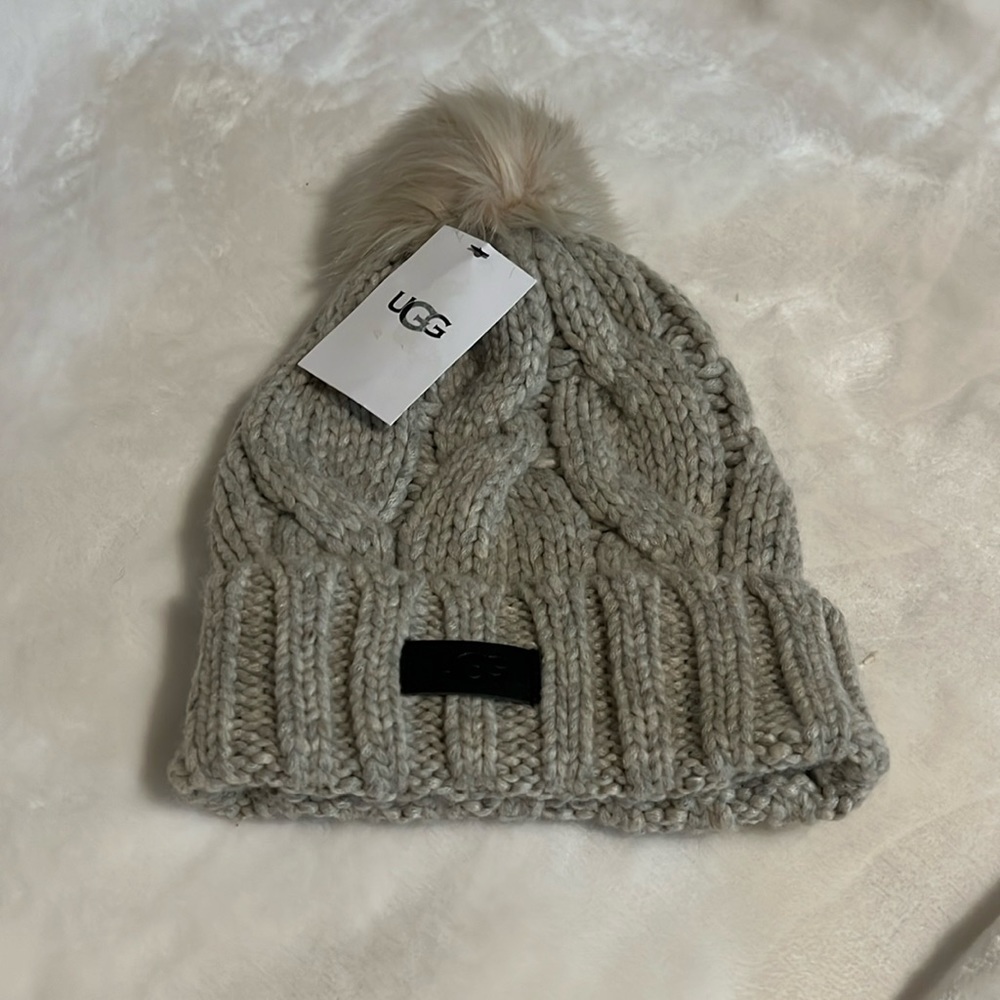 New with tags gray knitted UGG beanie
